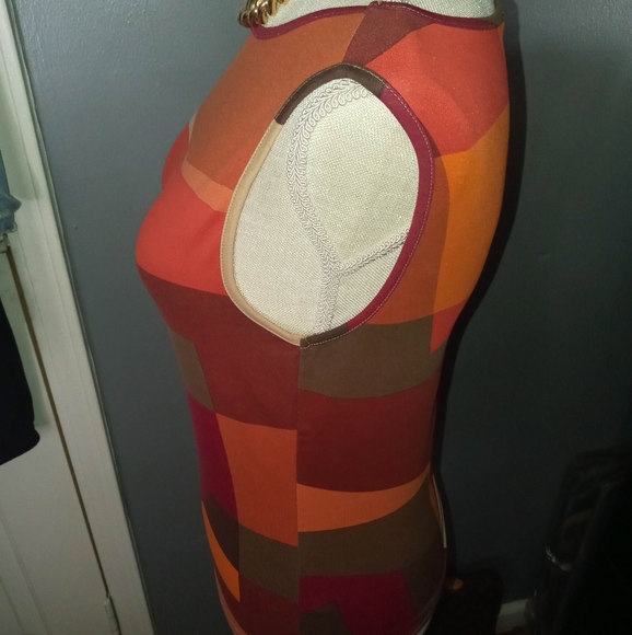 Woman's Top - Picture 2 of 3